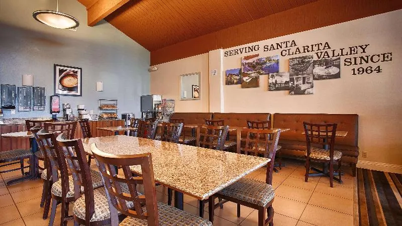Best Western Valencia Inn - Image 1