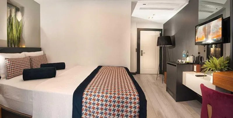 La Vita Suites - Image 1