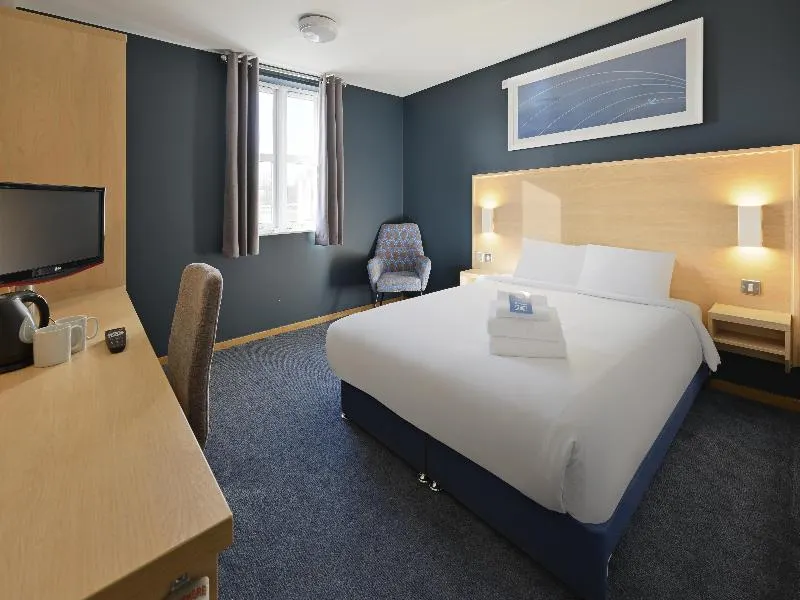 Travelodge Manchester Trafford Park - Image 1