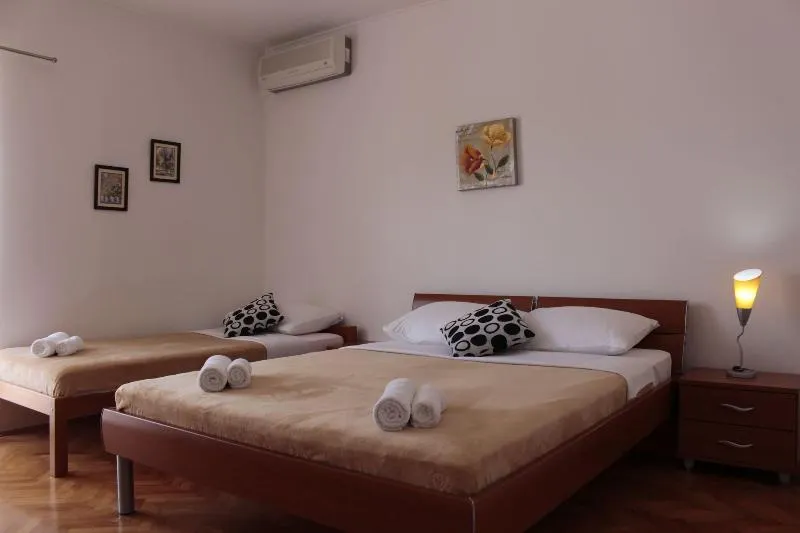 Studios & Rooms Fiesta - Image 1
