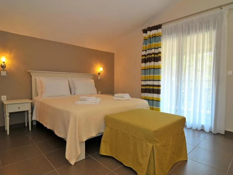 Ntinas Luxyry Apart Hotel - Image 1