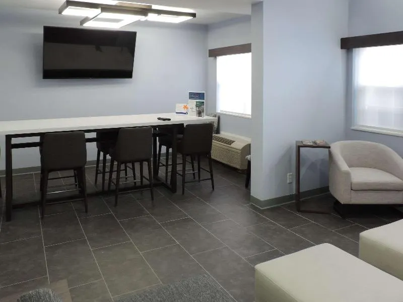 Rodeway Inn and Suites - Image 1