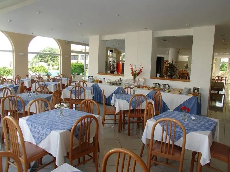 Summerland Hotel - Image 1