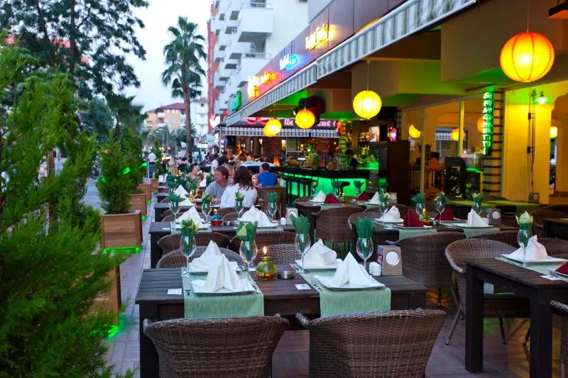 Royalisa City Apart Hotel - Image 1