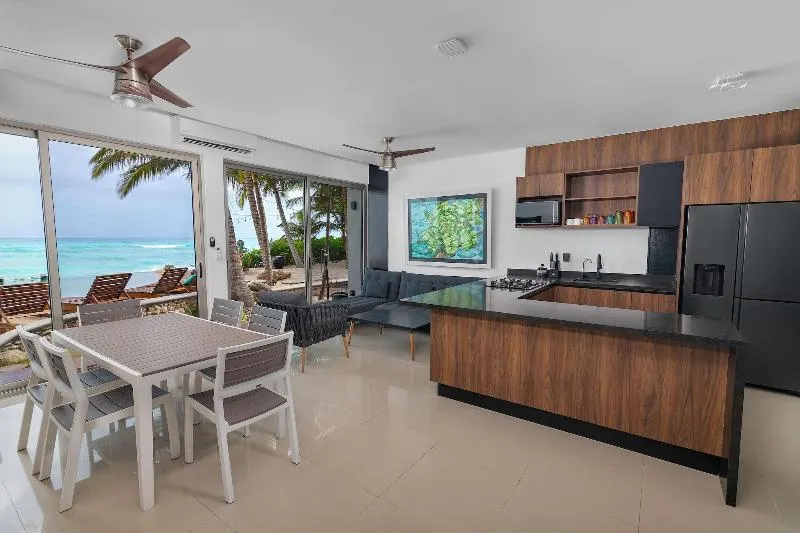 Angelina 28 Beachfront By Nah Hotels - Image 1