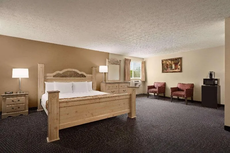 Days Inn by Wyndham Airport/Maine Mall - Image 1