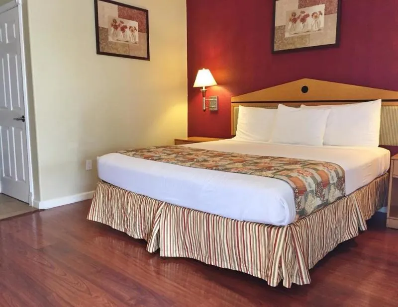 Americas Best Value Inn and Suites-Healdsburg - Image 1