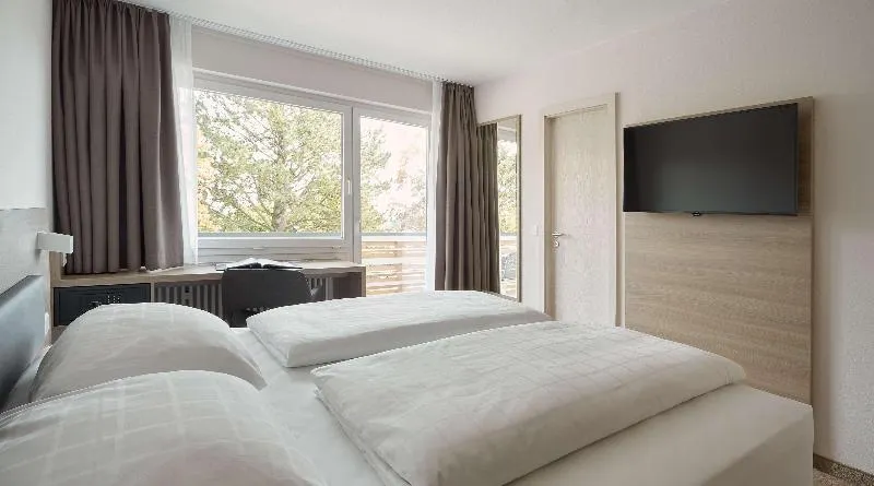 Best Western Plus Atrium Hotel - Image 1