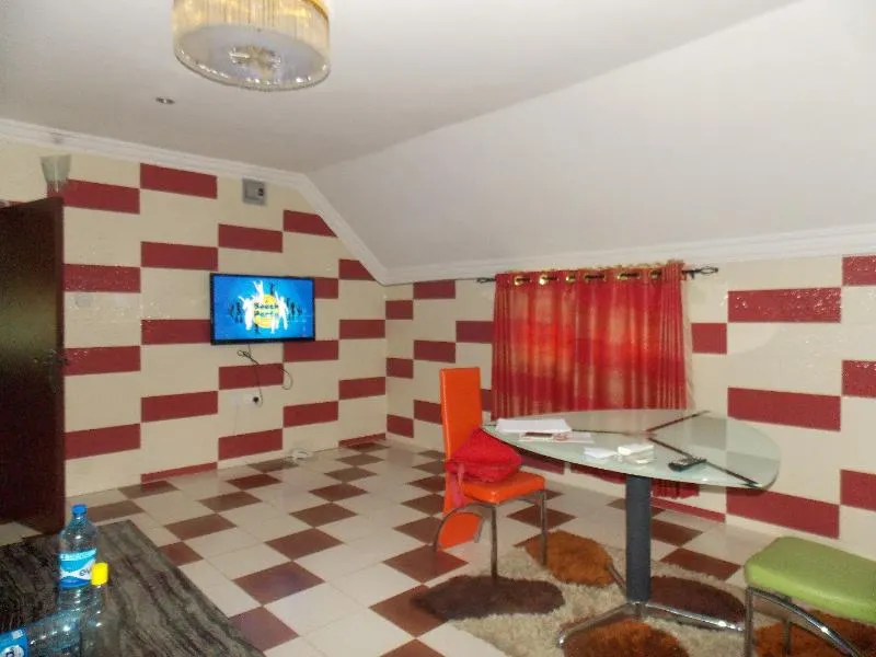 Vic James Apartments-Apartment - Image 1
