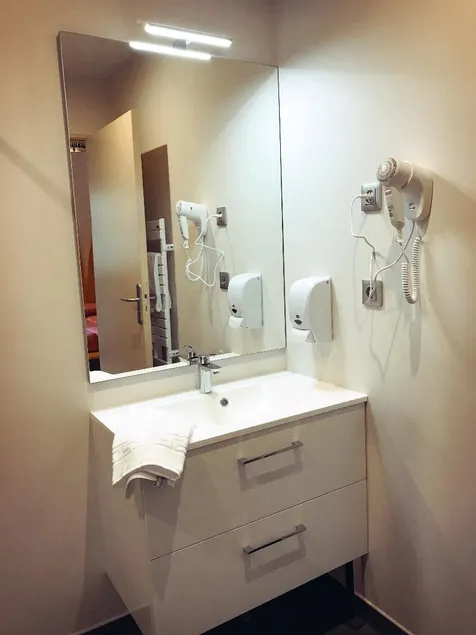 Hotel - DefiPlanet' - Image 1