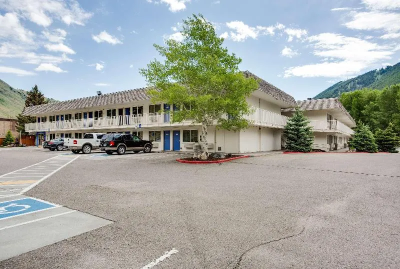 Motel 6 Jackson - Image 1