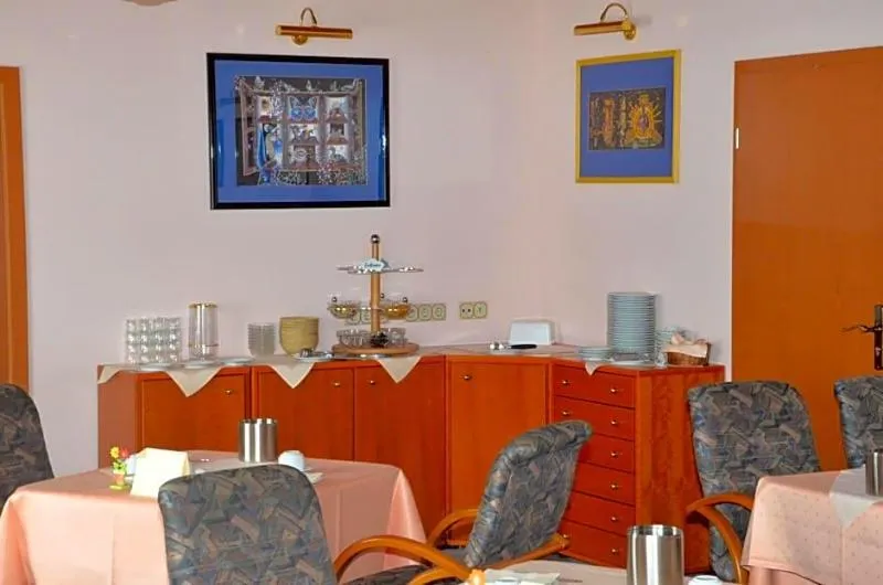Central Inn Garni - Image 1
