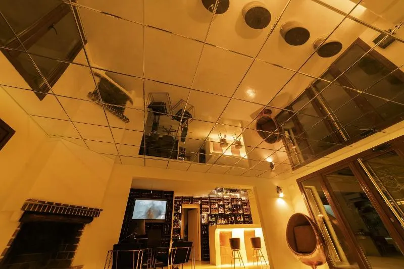 Om Hotels - Image 1