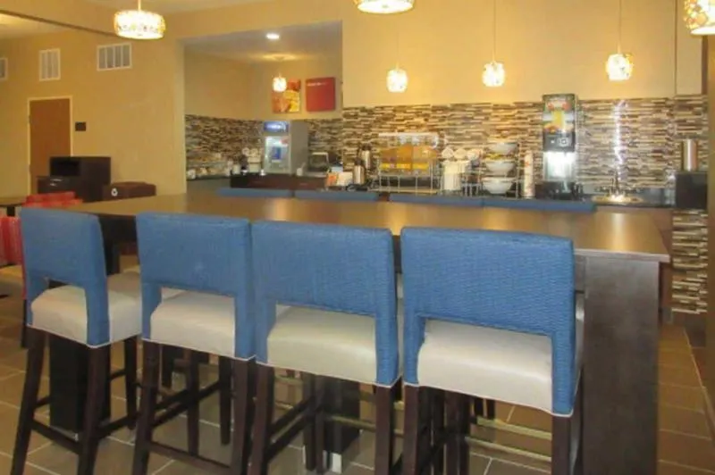 Comfort Inn and Suites North Aurora - Naperville - Image 1