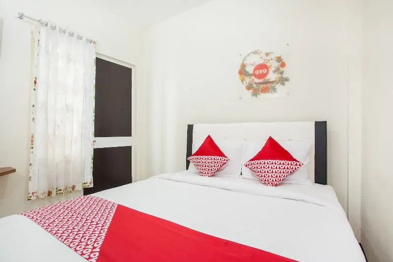Cozy Residence Syariah  by OYO Rooms - Image 1