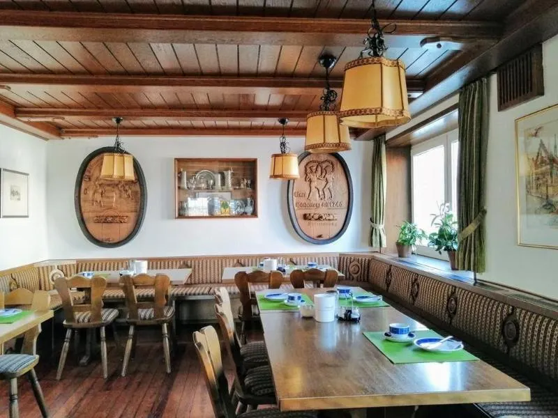 GrÃ¼ner Baum - Image 1