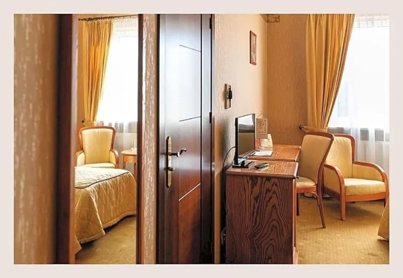 Hotel Mistral - Image 1