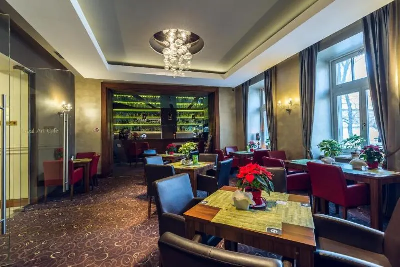 Hotel Royal - Image 1