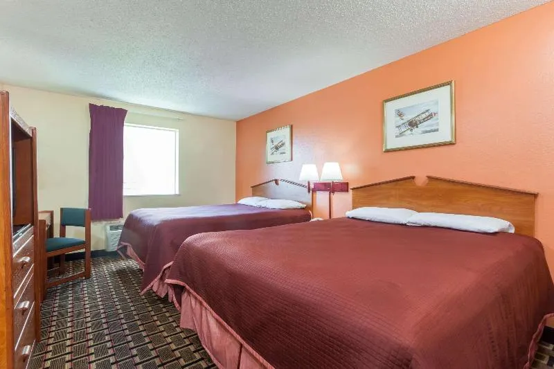 Howard Johnson By Wyndham Airport - Image 1