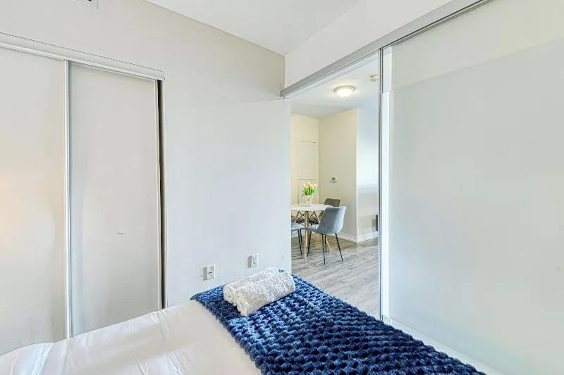 Panorama Suites Downtown Toronto - Image 1