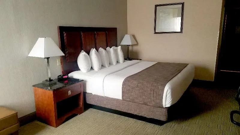 Best Western Staunton Inn - Image 1