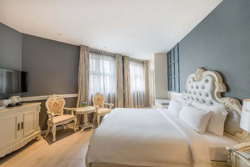 A & Em 280 Le Thanh Ton Hotel & Spa - Image 1