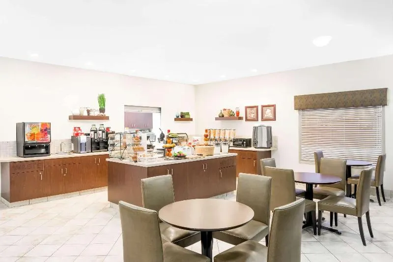 Ramada by Wyndham Olds - Image 1