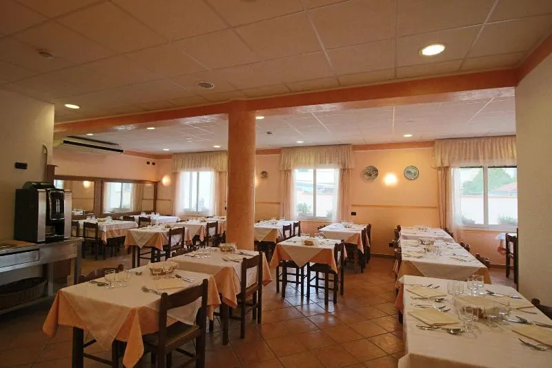 Hotel Residence Mirafiori - Image 1