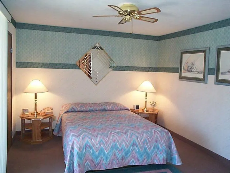 McGoverns Hotel and Suites - Image 1