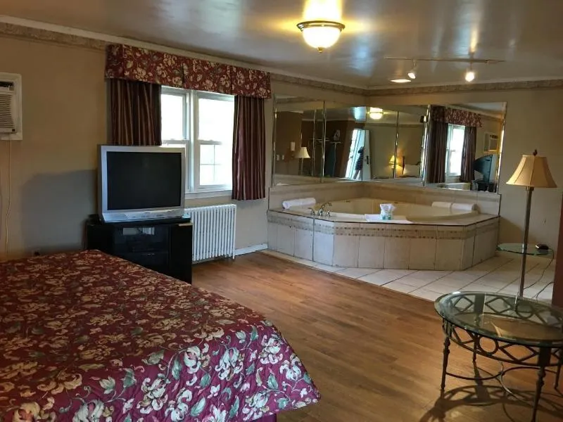 Golden Circle Inn & Suites - Image 1