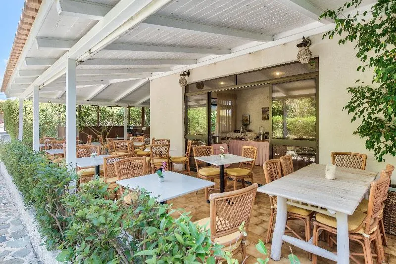 Aquarius Hotel - Image 1