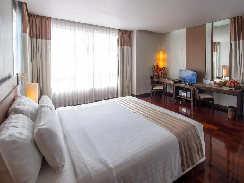 Pattaya Discovery Beach Hotel - Image 1