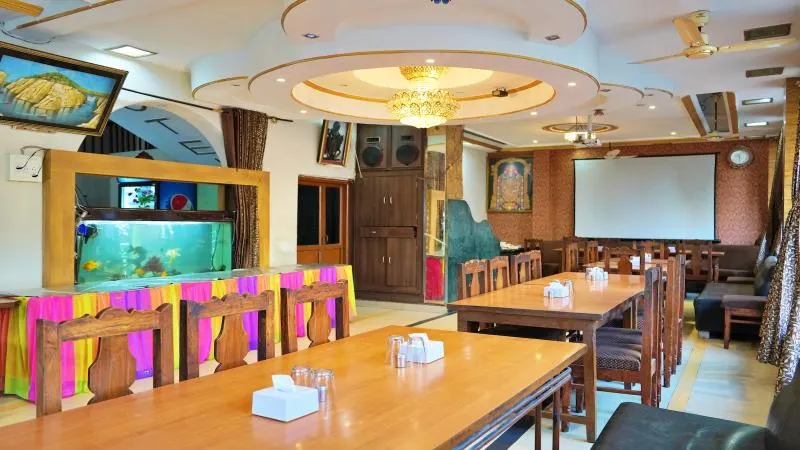 Beyond Stay Hotel Pachmarhi - Image 1