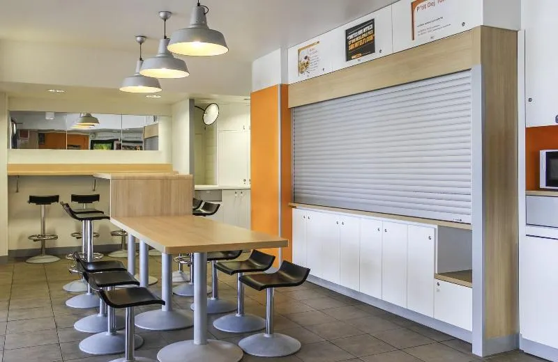 Lemon Hotel - Image 1