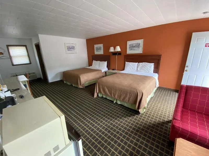 Reedsburg Motel - Image 1