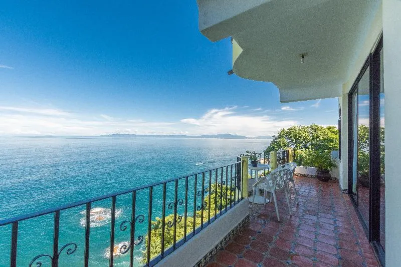 Mar Sereno Hotel & Suites - Image 1