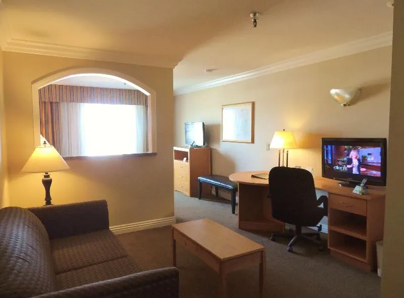 Best Western Plus Anaheim Orange County Hotel - Image 1