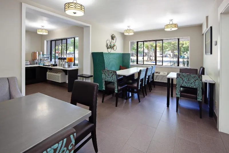 Hotel Vue - Image 1