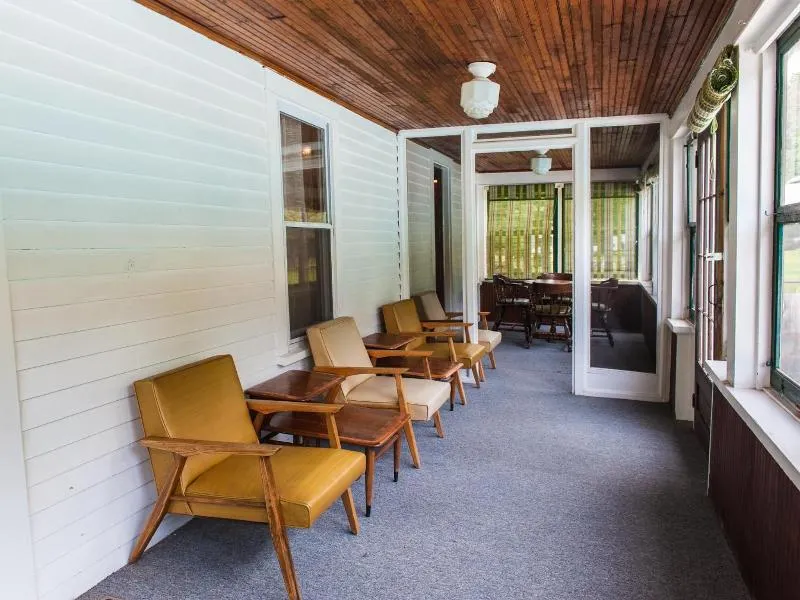 Profile Motel & Cottages - Image 1