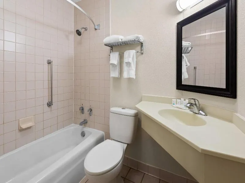 Quality Inn & Suites - Image 1