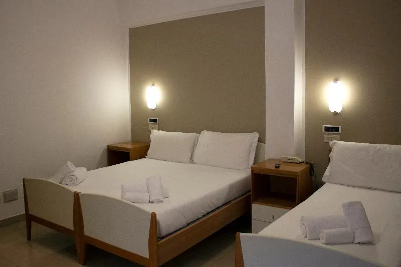 Apulia Hotel Roma - Image 1