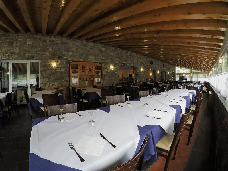 Hotel Vall Ski - Image 1
