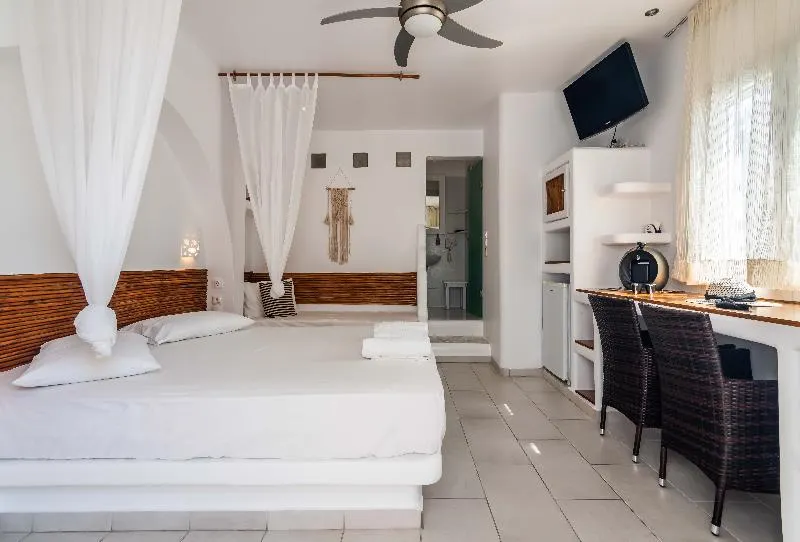 Niki Savvas Studio & Suites - Image 1