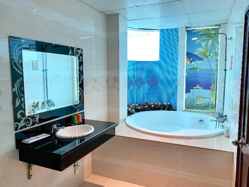 Ha Oanh 2 Hotel - Image 1