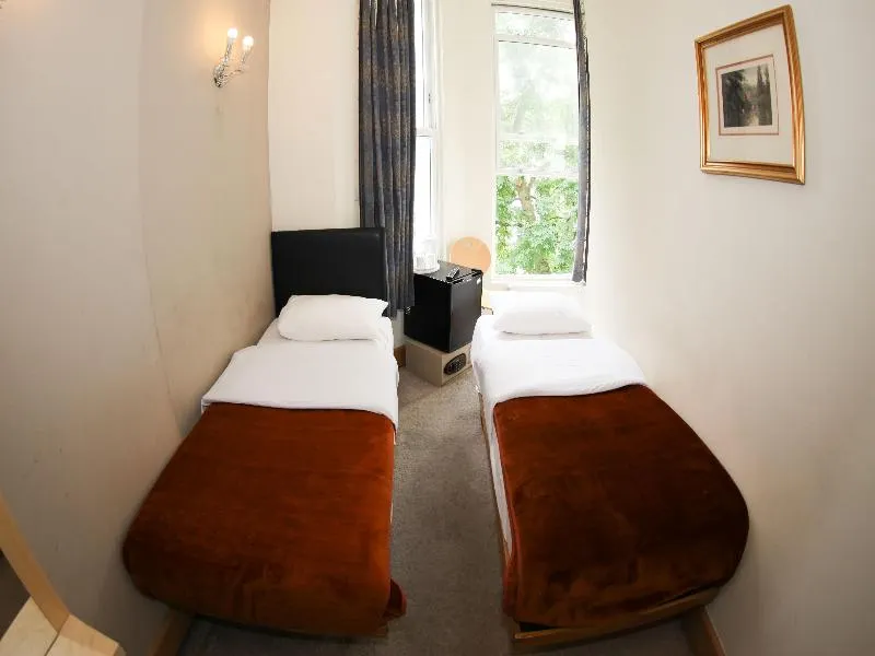 Holland Inn Hotel - Image 1