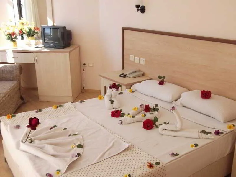 Central Park Hotel - Image 1