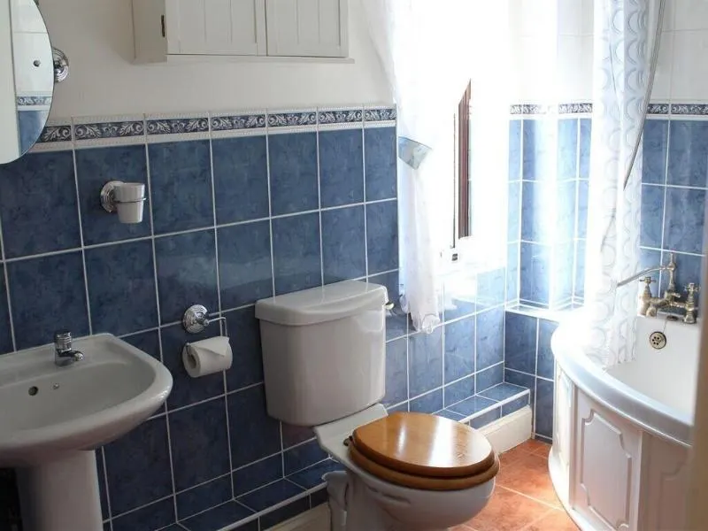 The Laurels Guest House - Image 1