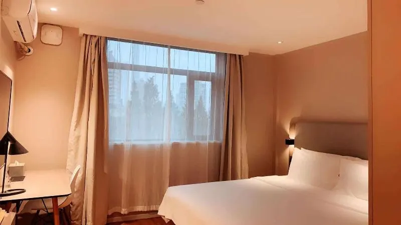Hanting Hotel People Square - Image 1