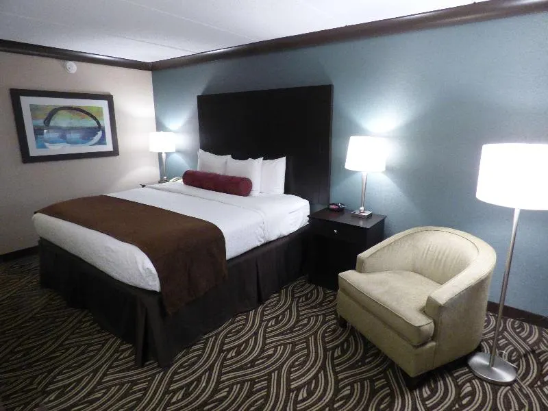 Best Western Plus Kingston Hotel and Conference Center - Image 1