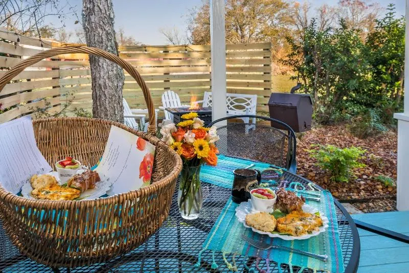 Maison D'Memoire Bed & Breakfast Cottages - Image 1